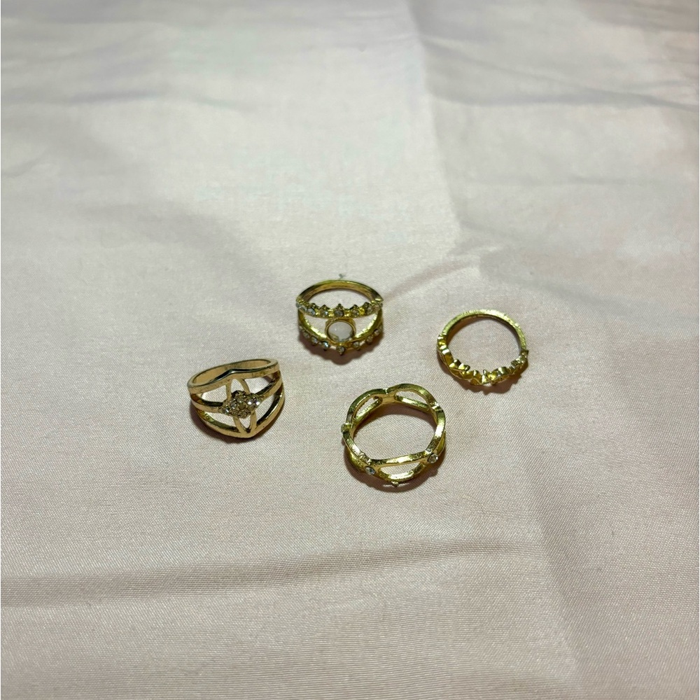 cute dainty set of gold and white rings - set of 4! 💍